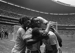 Pele is celebrating with his teammates, Roberto RIVELINO on top of them, after the 1970 FIFA World
