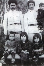 Prince Mohammed Reza Pahlavi et ses soeurs.