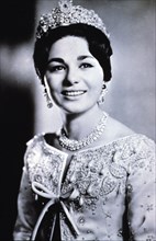 Farah Pahlavi, first official portrait