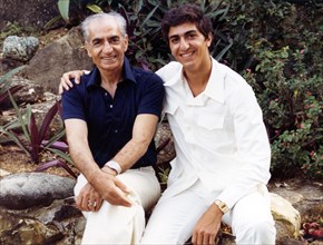 Mohammed Reza Pahlavi et son fils aîné Reza en exil. Mexique,été 1979