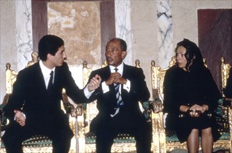 Premier anniversaire de la mort du Shah. Reza, le président Sadate et Farah Pahlavi, 1981