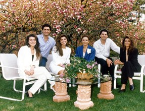 Farah Pahlavi entourée de sa famille. Etats-Unis, 1996.