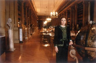 Farah Pahlavi at the Paris Academie des Beaux-Arts ; June 1974
