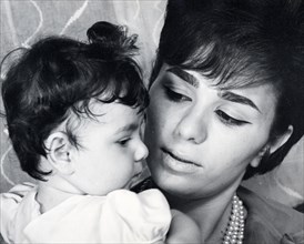 Farah Pahlavi et sa fille Fahranaz (1963)