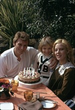 Johnny Hallyday, Sylvie Vartan et leur fils David (27 mars 1975)
