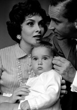 Gina Lollobrigida et  Milko Skofic et leur fils (1958)