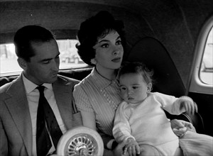 Gina Lollobrigida, Milko Skofic et leur fils (1958)