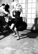 Brigitte Bardot en cours de flamenco