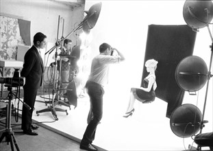 Brigitte Bardot lors d'une séance photo (1958)