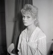 Brigitte Bardot sur le tournage de "La mariée est trop belle"