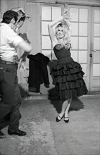 Brigitte Bardot en cours de flamenco