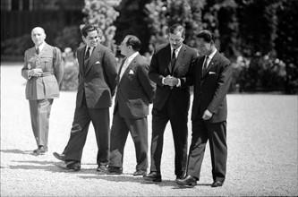 Visite du roi du Népal, Mahendra Bir Bikram Shah, à Paris, 1960