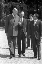 Charles de Gaulle reçoit le roi du Népal, Mahendra Bir Bikram Shah, 1960