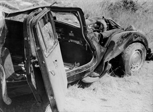 Piaf, her car after the accident, August 16, 1951