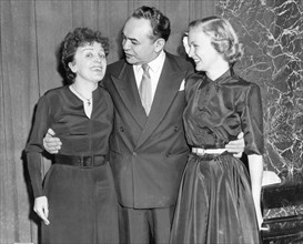 Piaf félicitée par Edward G. Robinson et Veronica Lake, New York, 9 novembre 1950