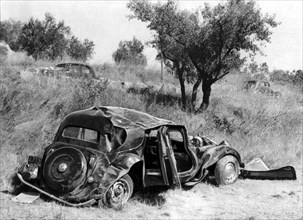 Piaf, sa voiture après l'accident (16 août 1950)