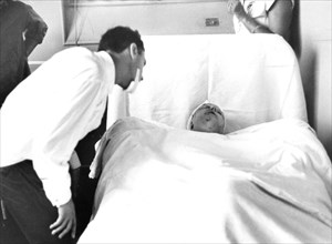 Edith Piaf at the Rambouillet hospital after her car accident, September 7, 1958