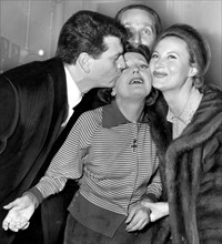Piaf entre Henri Vidal et Michèle Morgan, février 1958