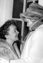 Piaf félicitée par Marlene Dietrich, novembre 1959