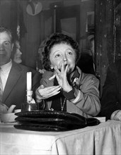 Piaf applauding Sarapo, May 1962