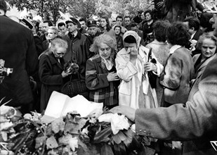 Piaf, ses funérailles au Père Lachaise, octobre 1963