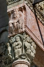 Façade de la Cathédrale de Fidenza en Italie