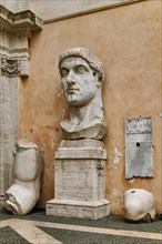 Vestiges du colosse de Constantin à Rome