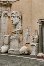 Vestiges du colosse de Constantin à Rome