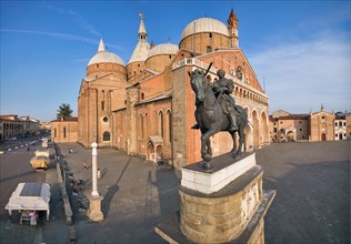 Piazza del Santo, veduta della Basilica di S. Antonio