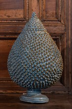 Pine cone-shaped vase