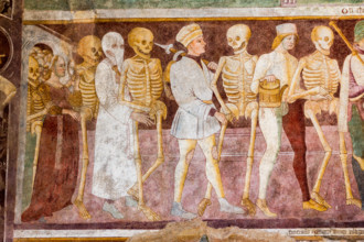 Clusone, Oratorio dei Disciplini o di San Bernardino, facciata: affreschi  "Trionfo della Morte"