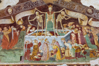 Clusone, Oratorio dei Disciplini o di San Bernardino, facciata: affreschi  "Trionfo della Morte"