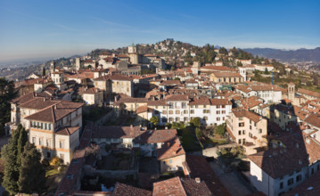 Bergamo, Città alta: veduta della città verso Ovest dalla Torre Civica, detta il Campanone. A
