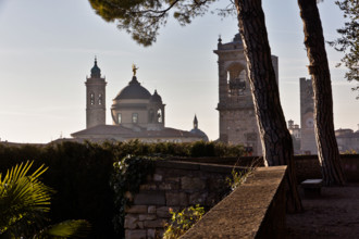 Veduta sulla cupola del Duomo e sui tetti della città alta dalla Rocca di Bergamo.
Bergamo (BG),
