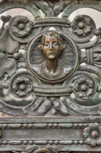 Bergamo, Città alta, Cappella Colleoni, Cancellata in ferro battuto realizzata nel 1912 da Vincenzo