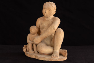 Collezione Assicoop Unipol, inv. n° 864: 
Annibale Zucchini; “Mamma con bimbo” (terracotta,