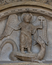 Fidenza, Duomo (Cattedrale di San Donnino), facciata: la lunetta del portale destro con “San