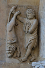 Fidenza, Duomo (Cattedrale di S. Donnino), facciata, portale di destra, interno del protiro: