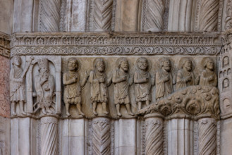 Fidenza, duomo (Cattedrale di San Donnino), facciata, portale maggiore: dettaglio dell’archivolto