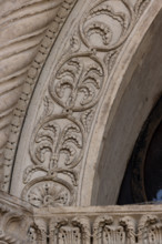 Fidenza, Duomo (Cattedrale di San Donnino), facciata, il portale maggiore, fregio interno: