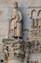 Fidenza, cathedral (Cathedral of San Donnino), sculptures between the main portal and the left