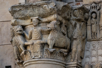 Fidenza, cathedral (Cathedral of San Donnino), sculptures between the main portal and the left