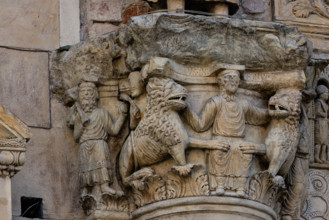 Fidenza, cathedral (Cathedral of San Donnino), sculptures between the main portal and the left