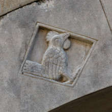 Fidenza, Duomo (Cattedrale di San Donnino), facciata, portale sinistro, protiro, serie di losanghe