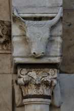 Fidenza, Duomo (Cattedrale di San Donnino), facciata, portale sinistro, protiro; capitello e