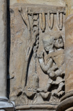 Fidenza, Duomo (Cattedrale di San Donnino), abside: “il mese di gennaio”, formella superstite di un