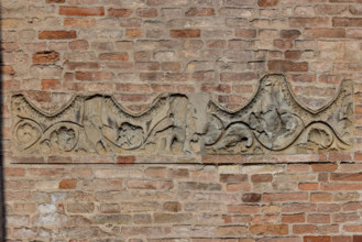 Fidenza, Duomo (Cattedrale di San Donnino), abside: frammento architettonico decorativo della parte