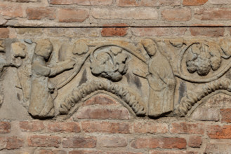 Fidenza, Duomo (Cattedrale di San Donnino), abside: frammento architettonico decorativo della parte
