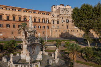 Palermo, Palazzo Reale o Palazzo dei Normanni, lato Nord Est: veduta dell'ala rinascimentale e