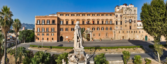 Palermo, Palazzo Reale o Palazzo dei Normanni, lato Nord Est: veduta dell'ala rinascimentale e
